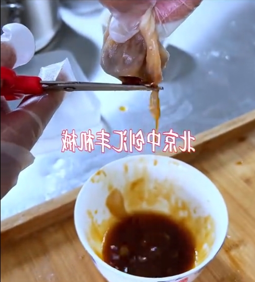 解密 湯多，餡兒大，皮兒薄。晶瑩剔透的灌湯包，是如何做出來的？